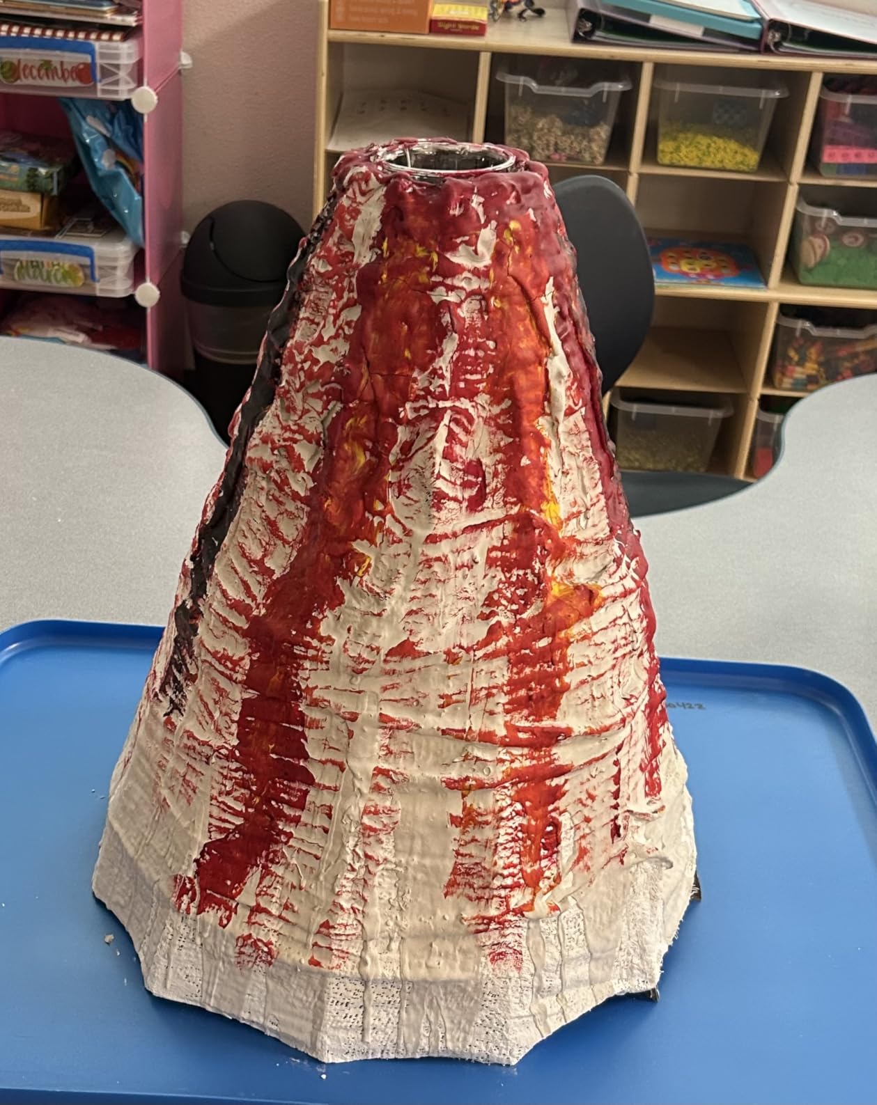National Geographic Jumbo Volcano Science Kit for Kids Ages 8-12 | 18-Inch Giant Volcano, Multiple Eruptions, Science Experiments, Science Fair Project, Earth Science, Birthday Gift customer photo 1