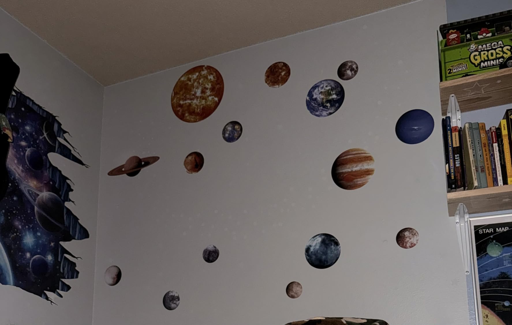 Solar System Wall Decals Glow in The Dark Stars 780 PCS, Glowing Planets Stickers for Ceiling, Nursery Wall Stickers for Bedroom, Kids Room Decorations customer photo 2