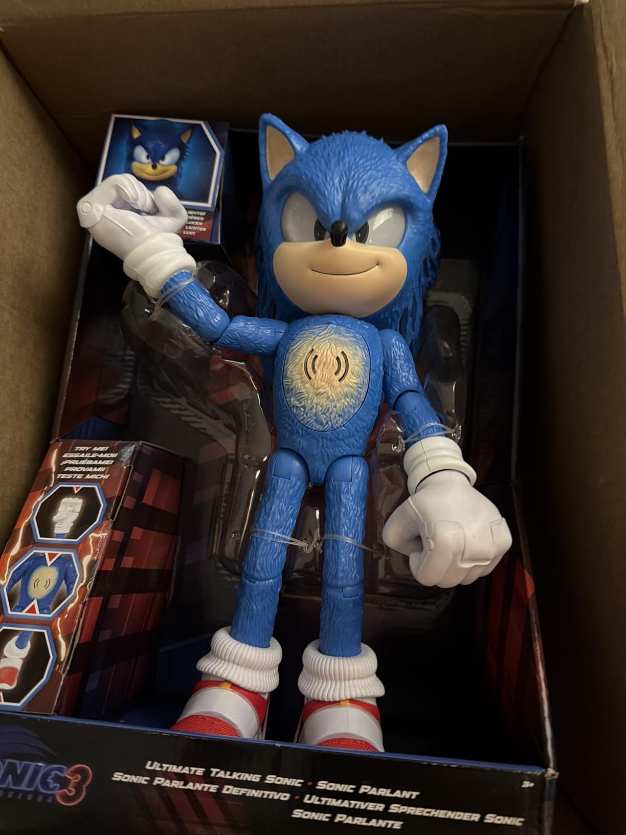 Sonic the Hedgehog 3 Ultimate Talking Sonic 12-Inch Figure, Features 30+ Iconic and Humorous Phrases and Sounds from the Movies, Light-Up Eyes and Quills customer photo 2