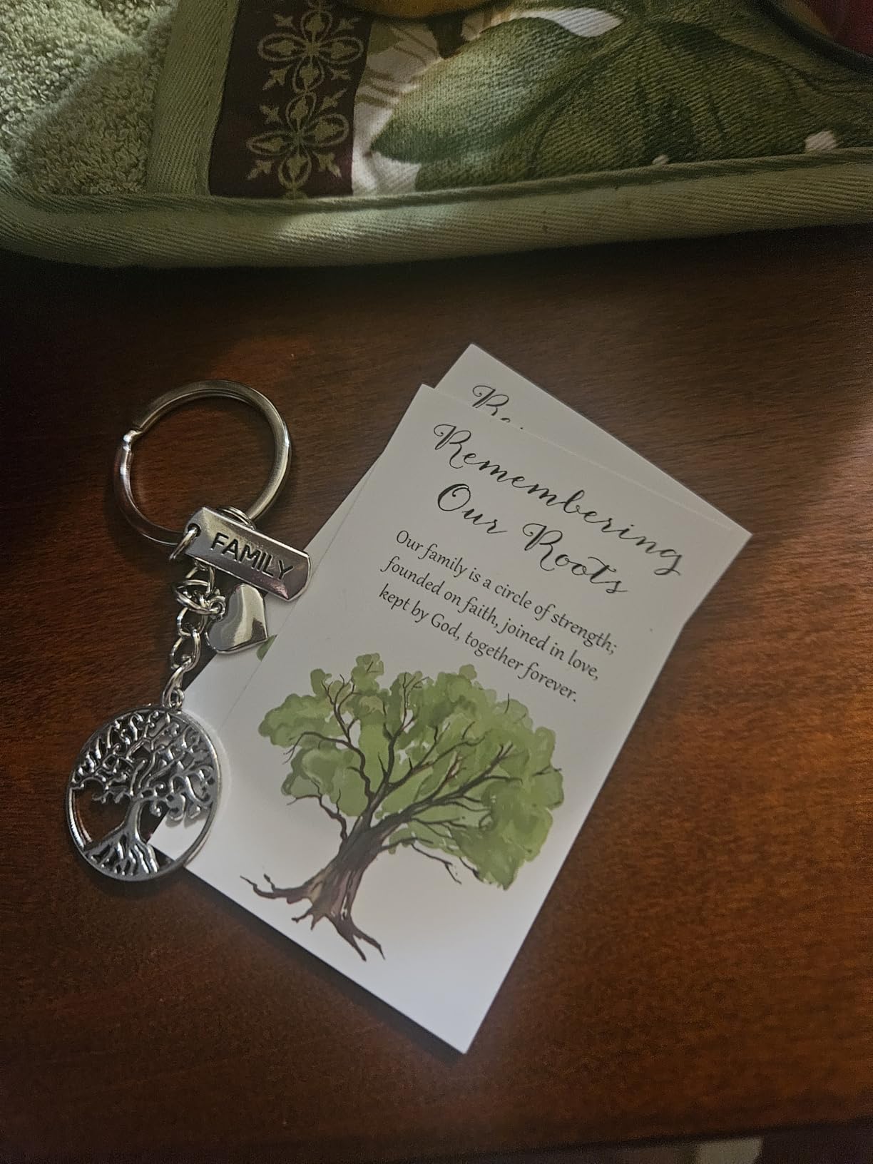 Remuuly 20 Sets Family Reunion Favors Tree Keychain Bulk Family Decor with Cards Bags for Class Reunion Gathering Party Gift customer photo 1