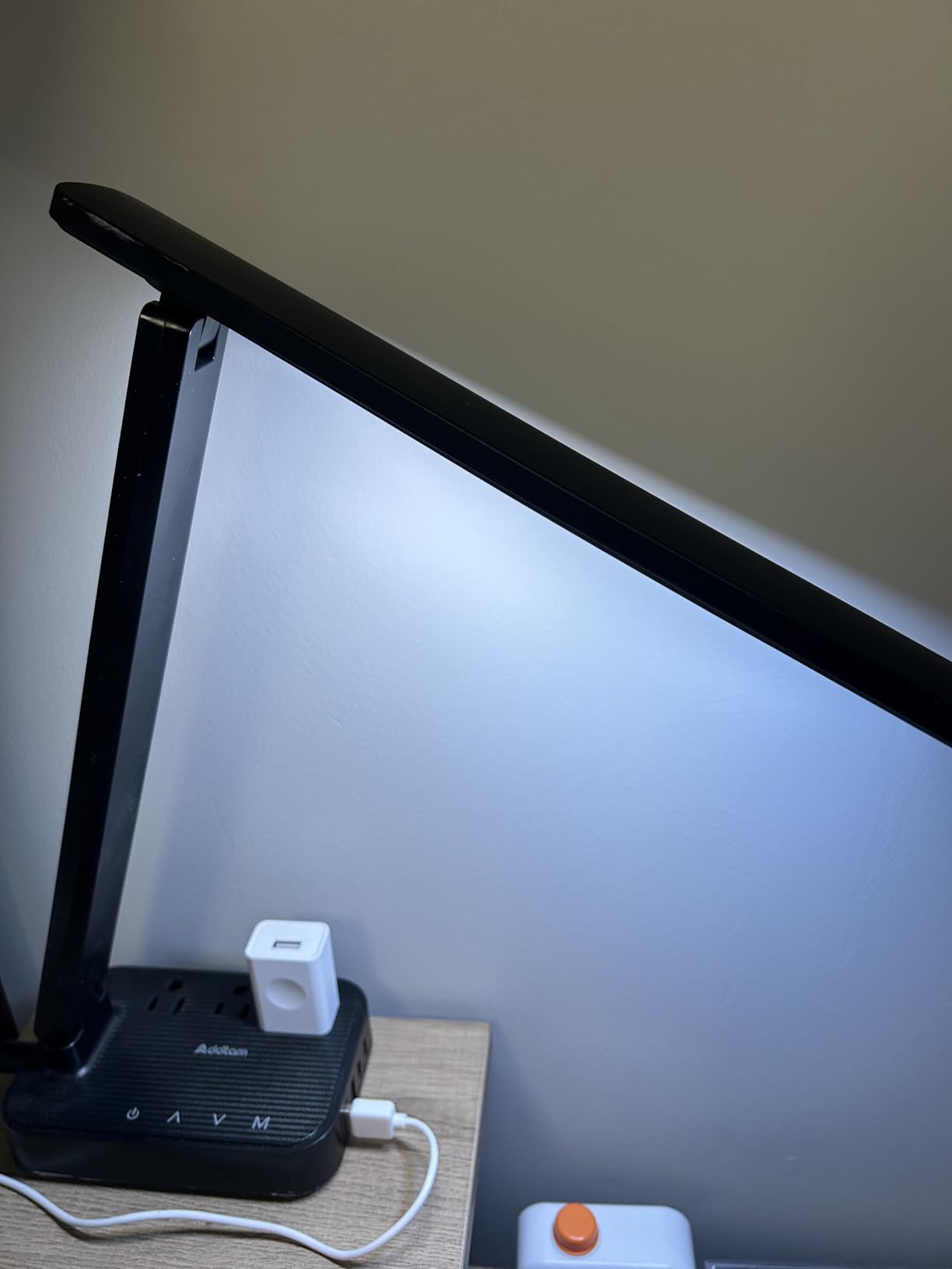 Addtam LED Desk Lamp with 4 Modes for Home Office College Dorm Essentials, Study Touch Lamps with 5 Level Brightness, Power Strip with 3 Outlets 4 USB Charging Ports (2 USBC) customer photo 2