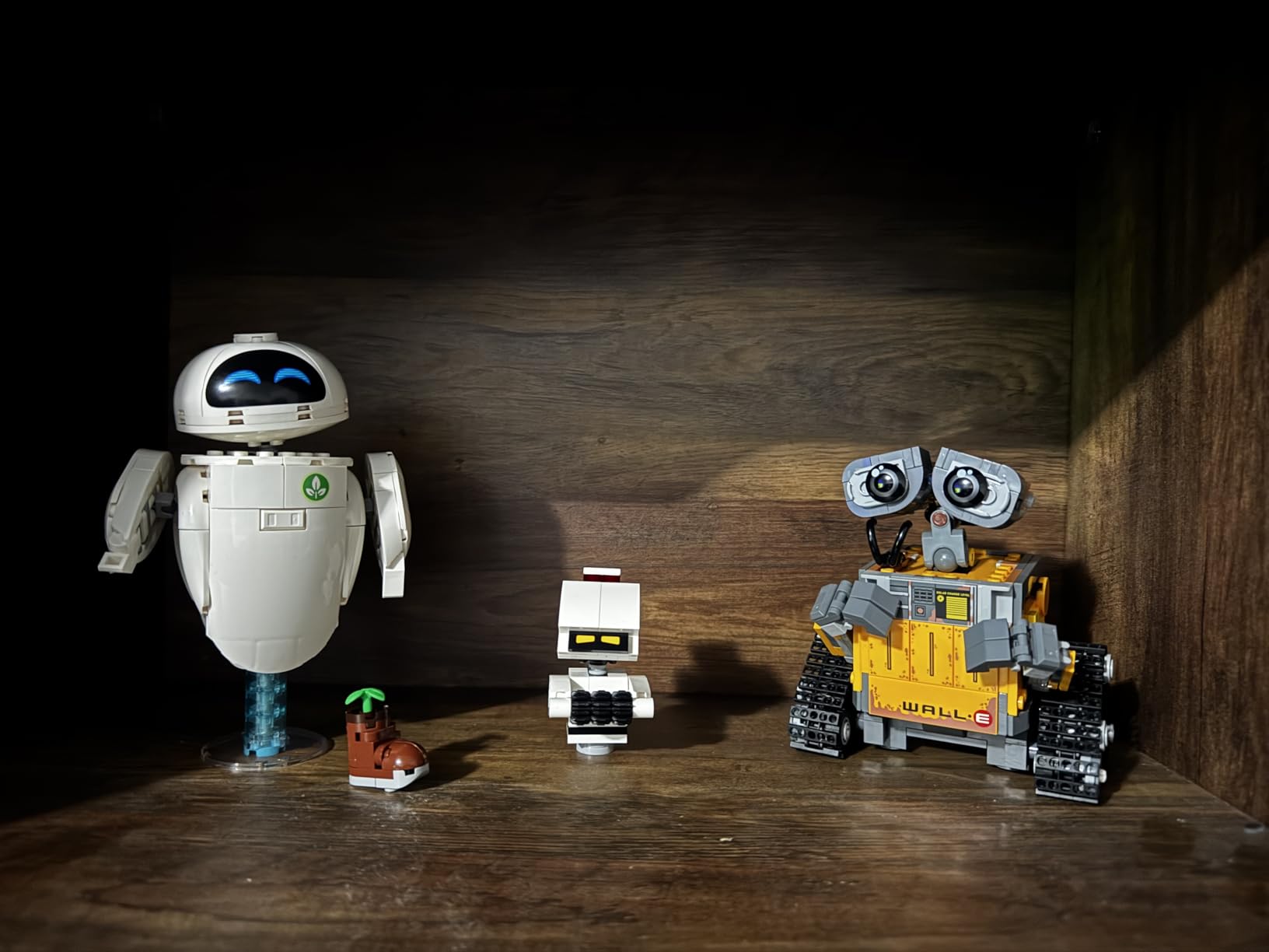 LEGO Disney & Pixar Wall-E & EVE Building Set for Adults, Ages 18+ - Home Office, Book Shelf, or Room Decor for Disney Fans - Gift Ideas for Men & Women - 43279 customer photo 2