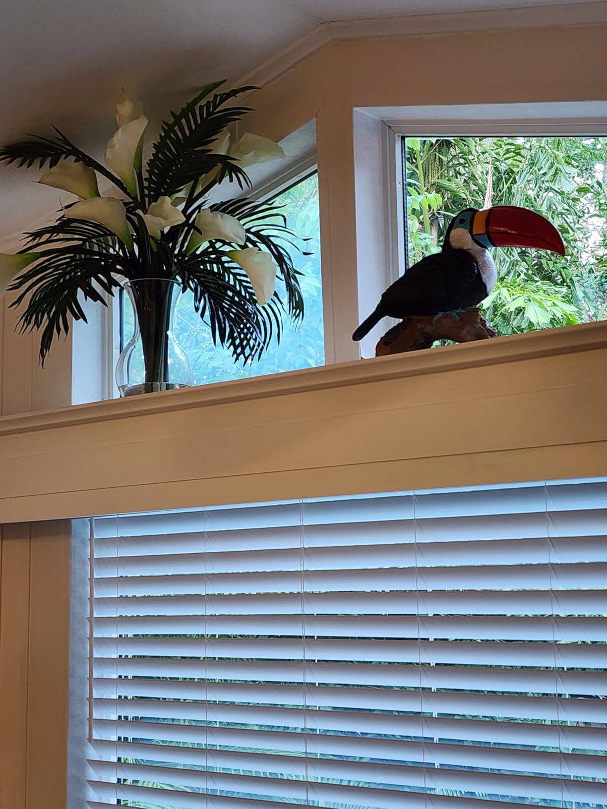 Real Toucan Statue, Colorful Outdoor Bird Decor Sculpture- 14.2