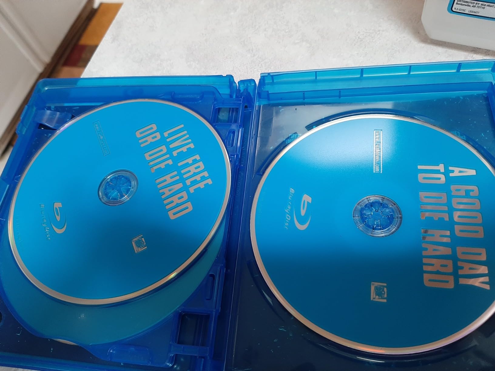 A Die Hard/Die Hard II/Die Hard With A Vengeance/Live Free Or Die Hard/Good Day To Die Hard [Blu-ray] customer photo 2