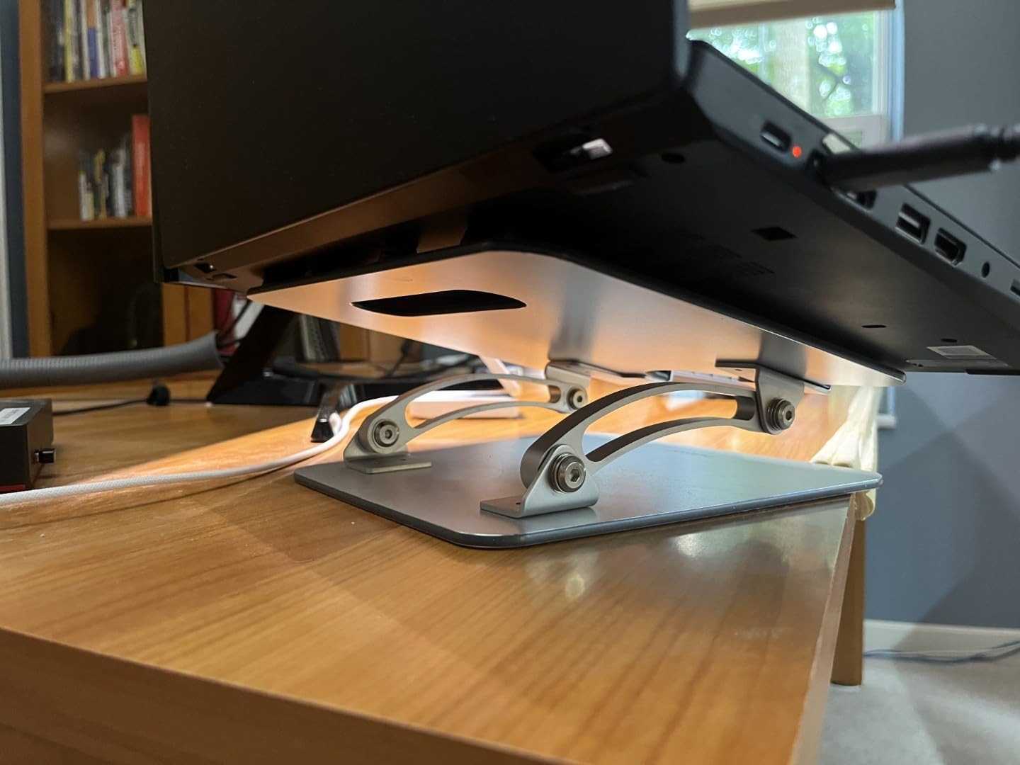 Nulaxy Ergonomic Adjustable Laptop Stand for Desk, Dual Foldable Computer Riser customer photo 2